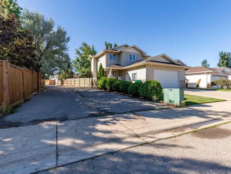 16 Rivercrest Court W, Lethbridge, AB, T1K 7P3 - 4