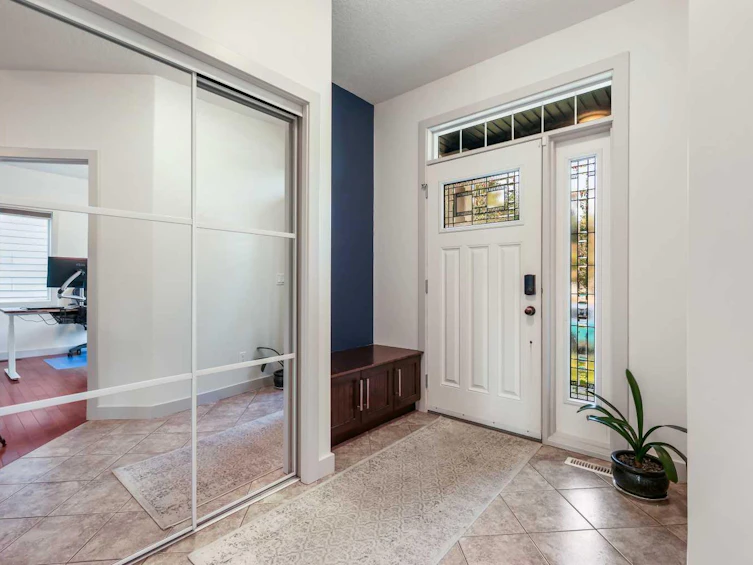 7611 36 Avenue NW, Calgary, AB, T3B 1V2 - 2