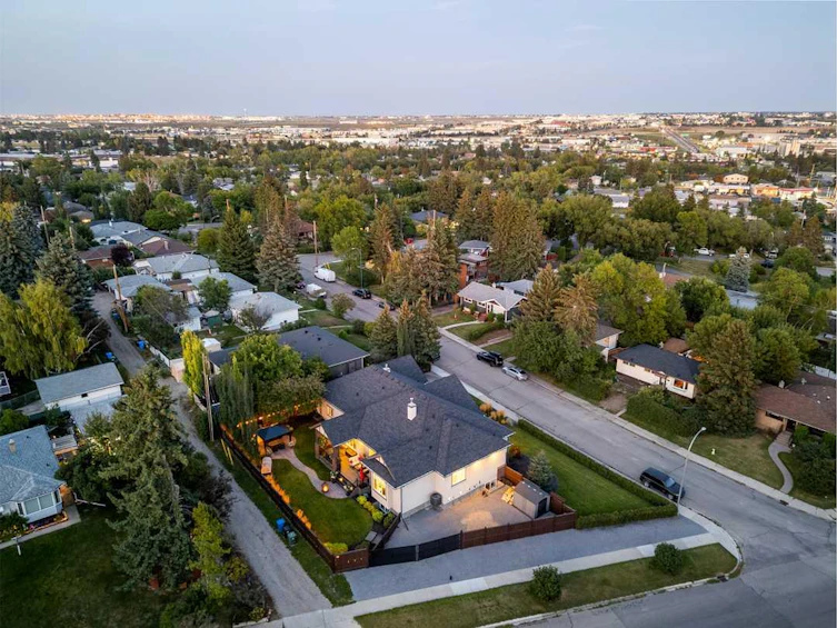 5303 Thornbriar Road NW, Calgary, AB, T2K 2X7 - 3