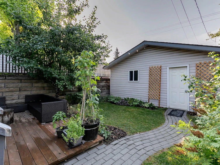 1633 18 Avenue NW, Calgary, AB, T2M 0X2 - 2