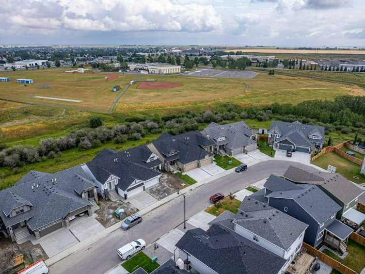 540 Montana Bay SE, High River, AB, T1V 0J6 - 37