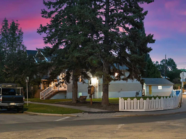 404 11a Street NW, Calgary, AB, T2N 1Y1 - 8