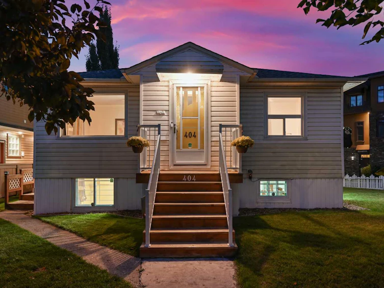 404 11a Street NW, Calgary, AB, T2N 1Y1 - 11