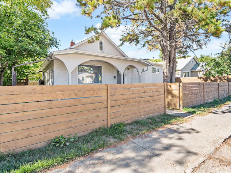 5920 51 Avenue, Red Deer, AB, T4N 4H9 - 2
