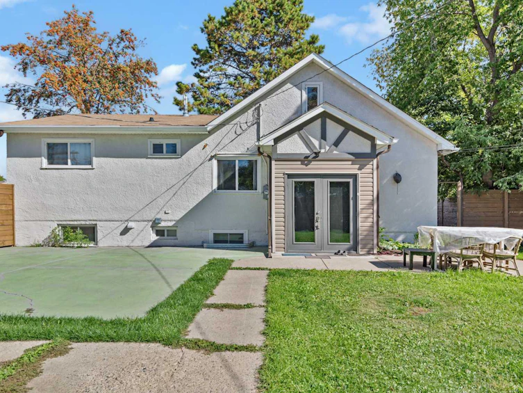 5920 51 Avenue, Red Deer, AB, T4N 4H9 - 5