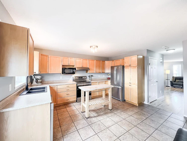 8857 65 Avenue, Grande Prairie, AB, T8W 2X5 - 8