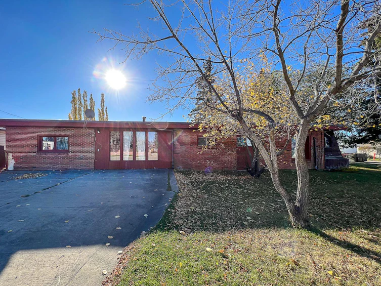 5015 46 Street, Valleyview, AB, T0H 3N0 - 2