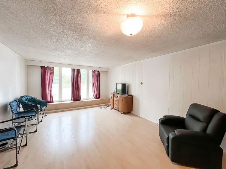5015 46 Street, Valleyview, AB, T0H 3N0 - 8