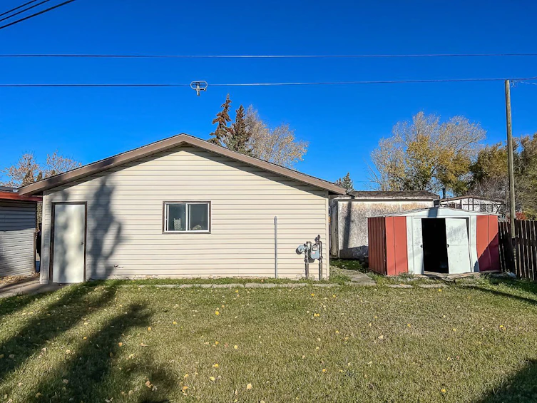 5015 46 Street, Valleyview, AB, T0H 3N0 - 23