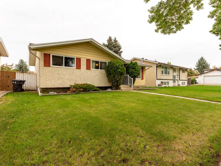 1705 23 Avenue N, Lethbridge, AB, T1H 4N3 - 3