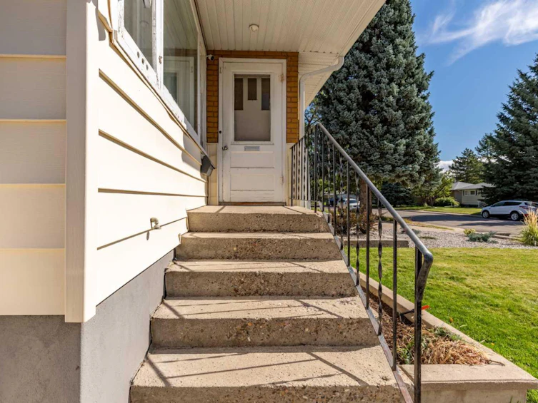 1817 13 Avenue S, Lethbridge, AB, T1K 0S3 - 5