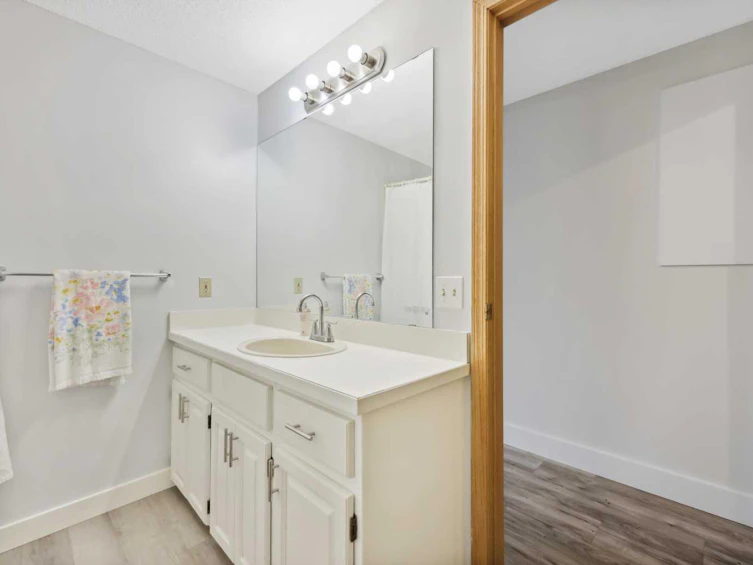 1360 Shawnee Road SW, Calgary, AB, T2Y 2T1 - 30