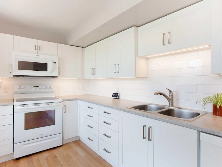 122-4525 31 Street SW, Calgary, AB, T3E 2P8