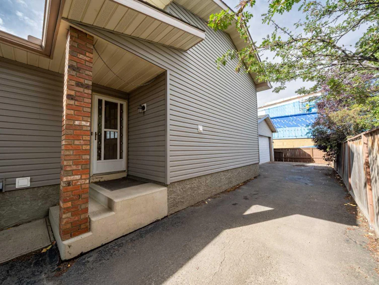 16 Ridgegate Way SW, Airdrie, AB, T4B 1B1 - 2