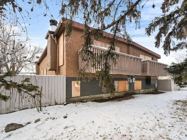 7703 41 Avenue NW, Calgary, AB, T3B 1X7 - 5