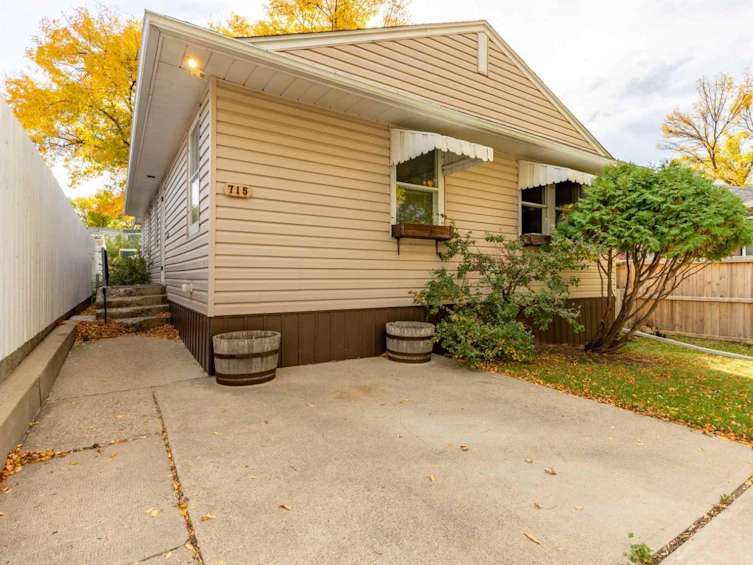 715 20 Street S, Lethbridge, AB, T1J 3J3 - 5