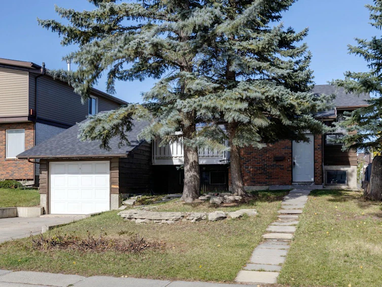 5032 Whitestone Road NE, Calgary, AB, T1Y 1T3
