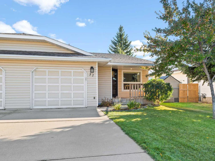 37 Dunlop Street, Red Deer, AB, T4R 2H3 - 2