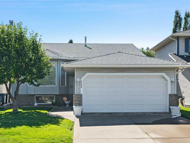 11 Sandringham Close NW, Calgary, AB, T2K 5L5