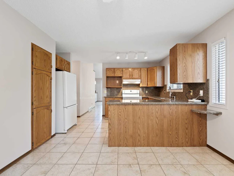 11 Sandringham Close NW, Calgary, AB, T2K 5L5 - 7