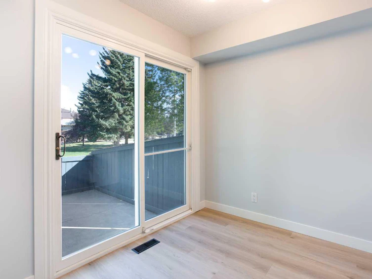 1-5315 53 Avenue NW, Calgary, AB, T3A 2E7 - 6