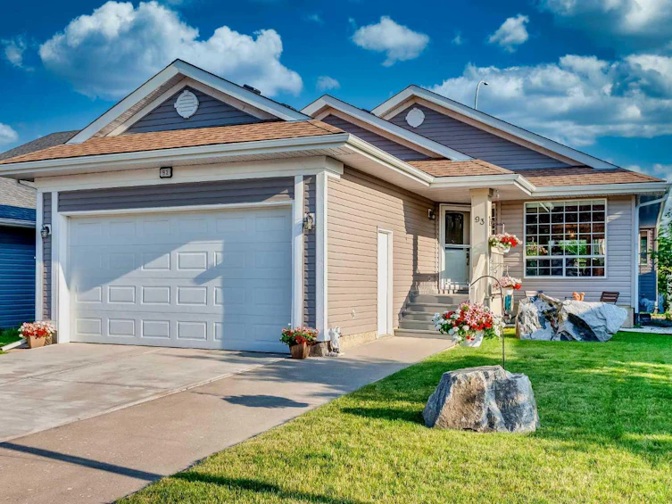 93 Shawbrooke Green SW, Calgary, AB, T2Y 3B8 - 2