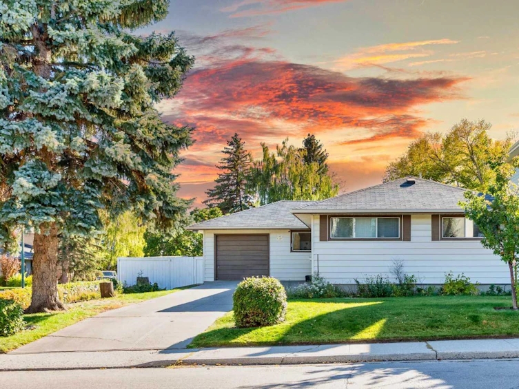 1603 42 Avenue Southwest, Calgary, AB, T2T 2M4 - 4