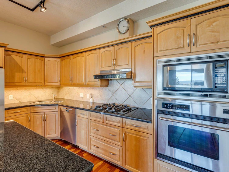 502-4 14 Street NW, Calgary, AB, T2N 1Z4 - 14