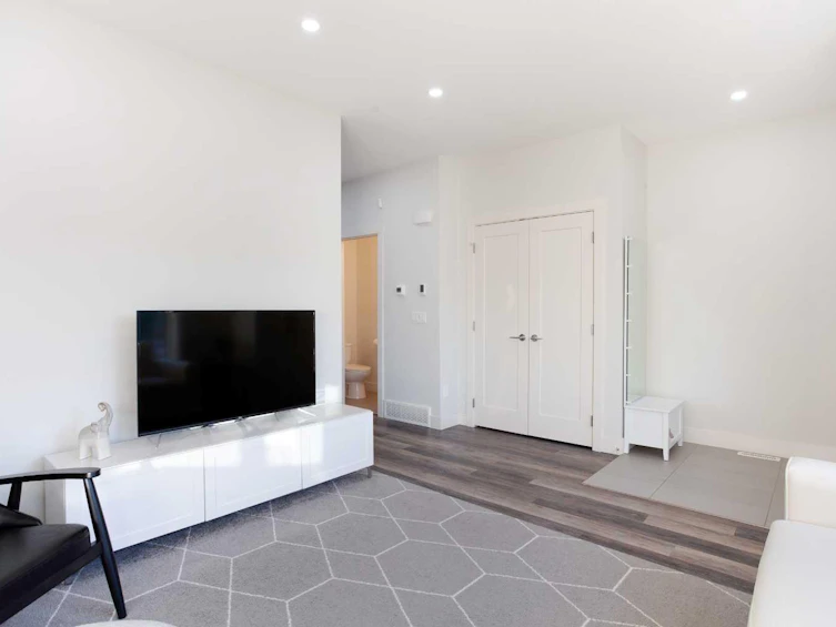 1918 48 Street NW, Calgary, AB, T3B 0B7 - 7