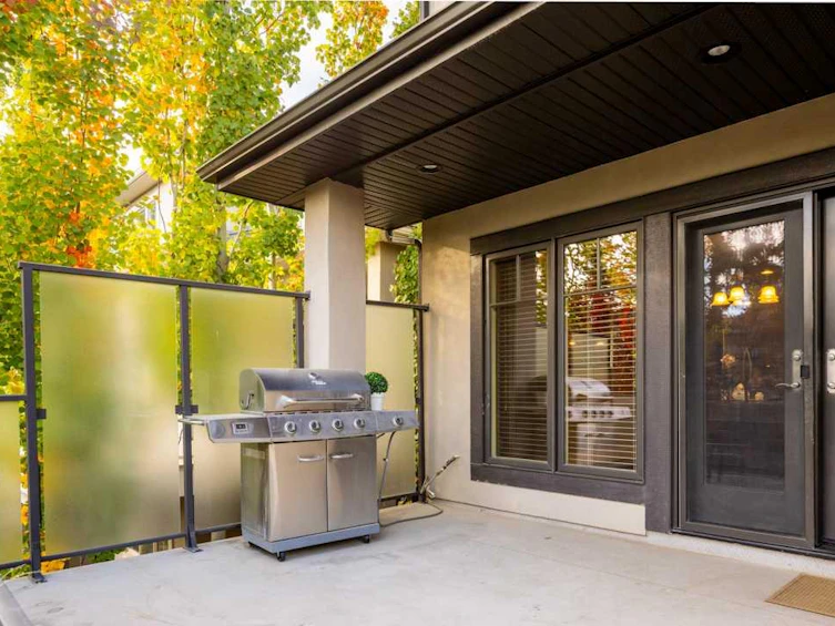 19 Aspen Meadows Manor SW, Calgary, AB, T3E 5Z7 - 19