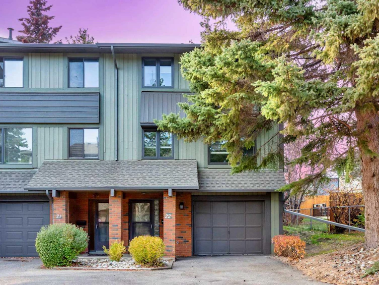 22-10030 Oakmoor Way SW, Calgary, AB, T2V 4S8