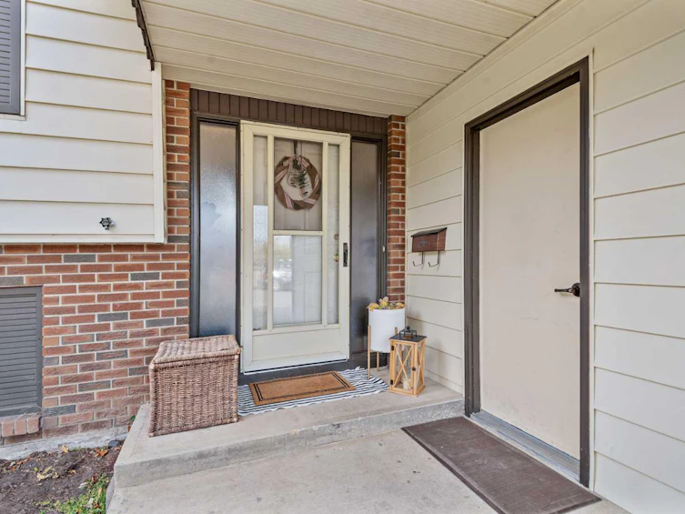 36 Brookes Crescent, Red Deer, AB, T4R 1L9 - 2