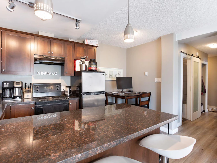 208-1025 14 Avenue SW, Calgary, AB, T2R 0N9 - 4