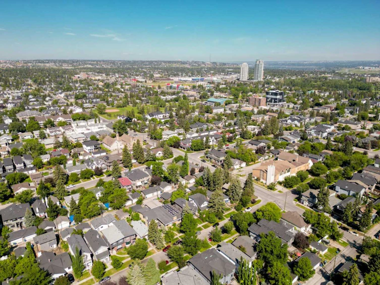 2213 26a Street SW, Calgary, AB, T3E 2C2 - 49