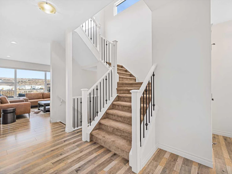 30 Riviera View S, Cochrane, AB, T4C 0Y7 - 16