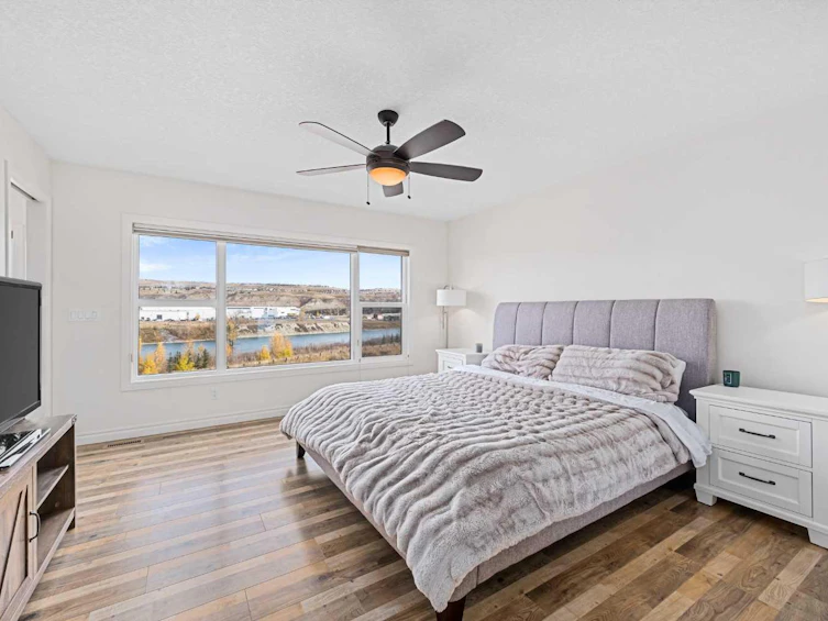 30 Riviera View S, Cochrane, AB, T4C 0Y7 - 21