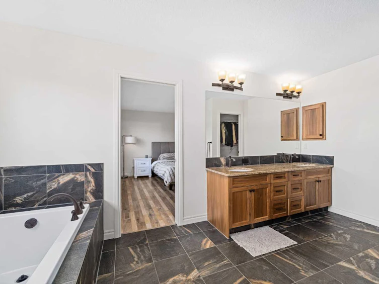 30 Riviera View S, Cochrane, AB, T4C 0Y7 - 25
