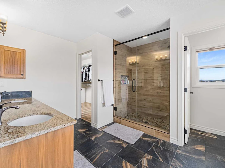 30 Riviera View S, Cochrane, AB, T4C 0Y7 - 26