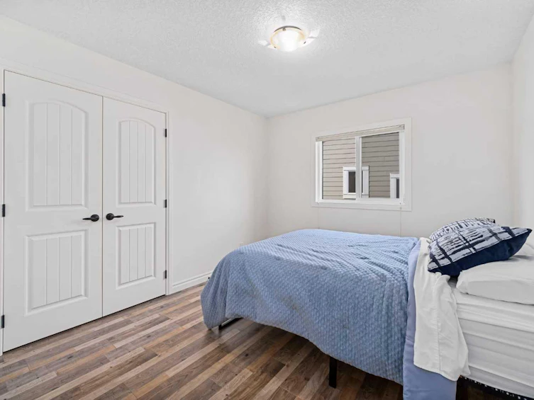30 Riviera View S, Cochrane, AB, T4C 0Y7 - 29