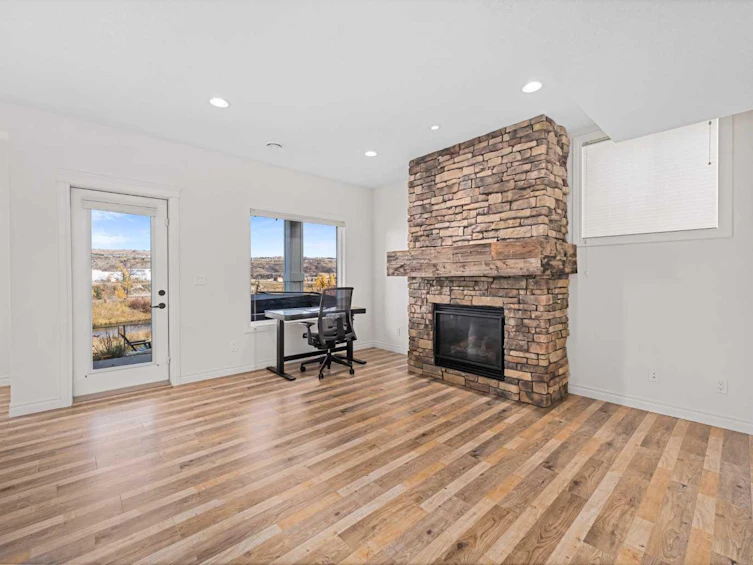 30 Riviera View S, Cochrane, AB, T4C 0Y7 - 30