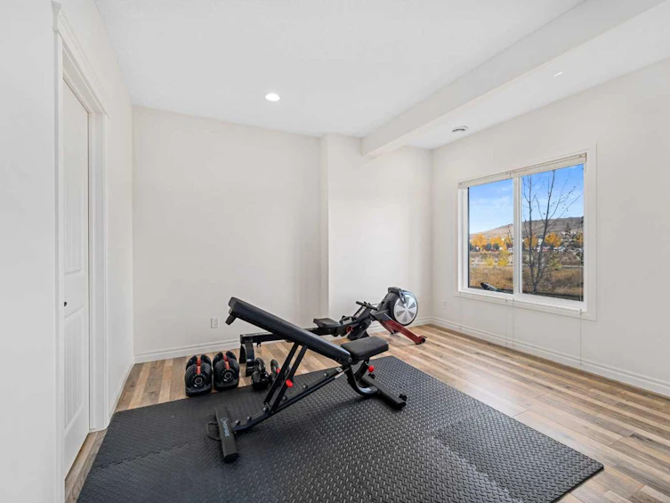 30 Riviera View S, Cochrane, AB, T4C 0Y7 - 31
