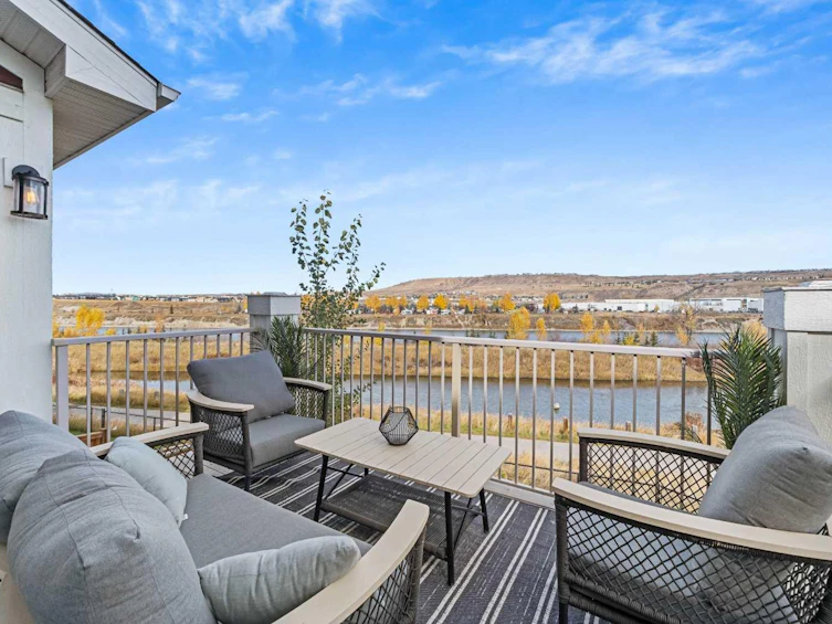 30 Riviera View S, Cochrane, AB, T4C 0Y7 - 35