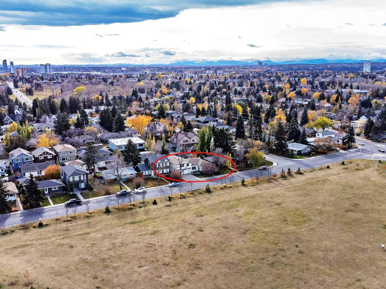 1027 32 Avenue NW, Calgary, AB, T2K 0B2 - 2