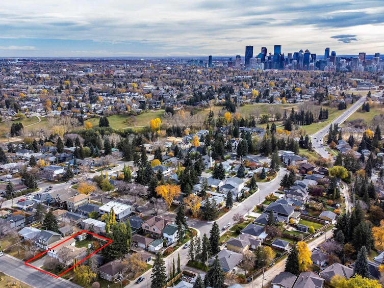 1027 32 Avenue NW, Calgary, AB, T2K 0B2 - 4