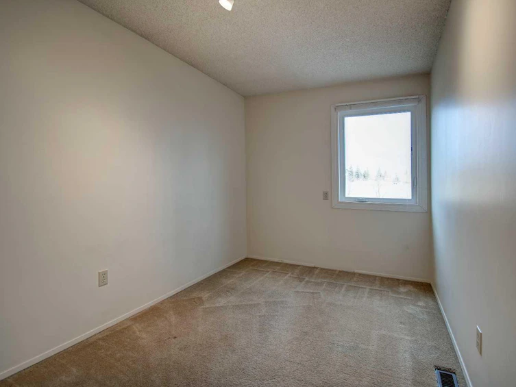 1027 32 Avenue NW, Calgary, AB, T2K 0B2 - 30