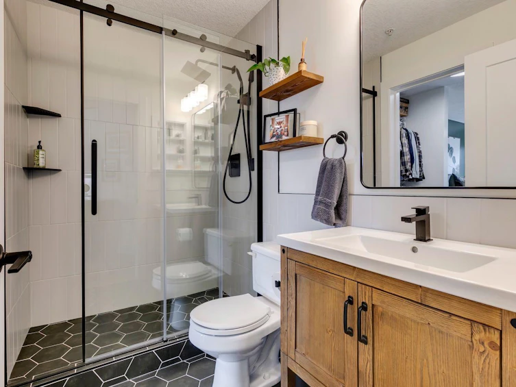 221-2233 34 Avenue SW, Calgary, AB, T2T 6N2 - 17