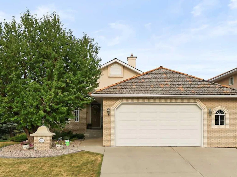 181 Hamptons Green NW, Calgary, AB, T3A 5A8