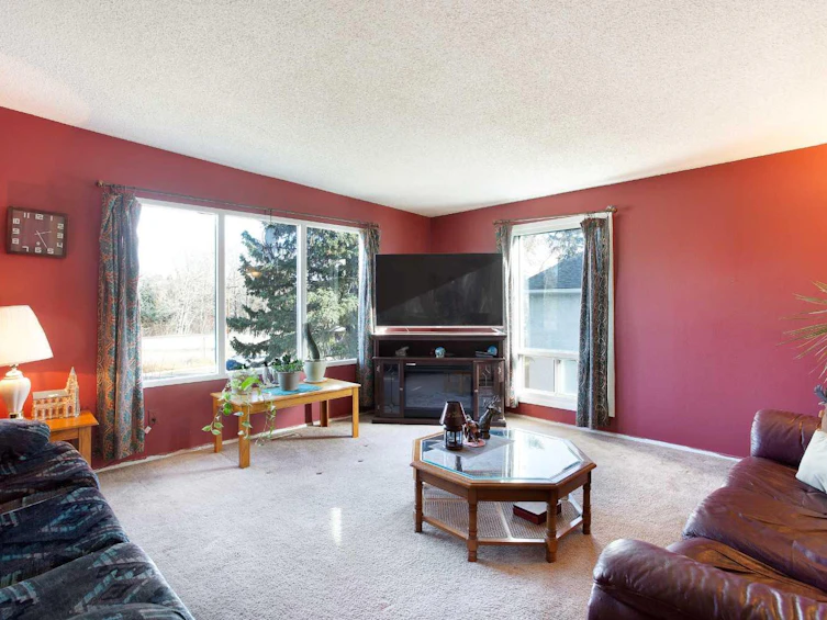 4641 69 Street NW, Calgary, AB, T3B 2K3 - 4