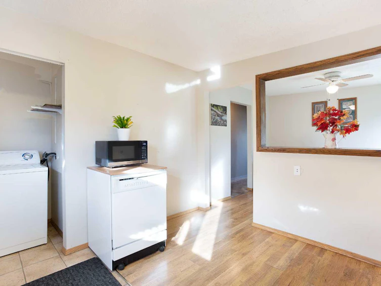 4641 69 Street NW, Calgary, AB, T3B 2K3 - 10