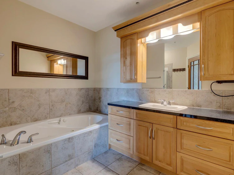 502-4 14 Street NW, Calgary, AB, T2N 1Z4 - 40